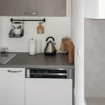 One Bedroom In Appartement